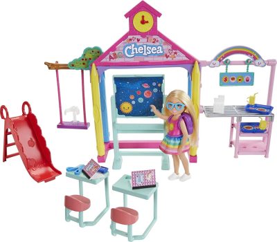 Barbie Club Chelsea Doll and School Playset, 6-inch Blonde