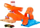 Hot Wheels City Octopus Invasion Attack Playset w/1:64 Scale Car